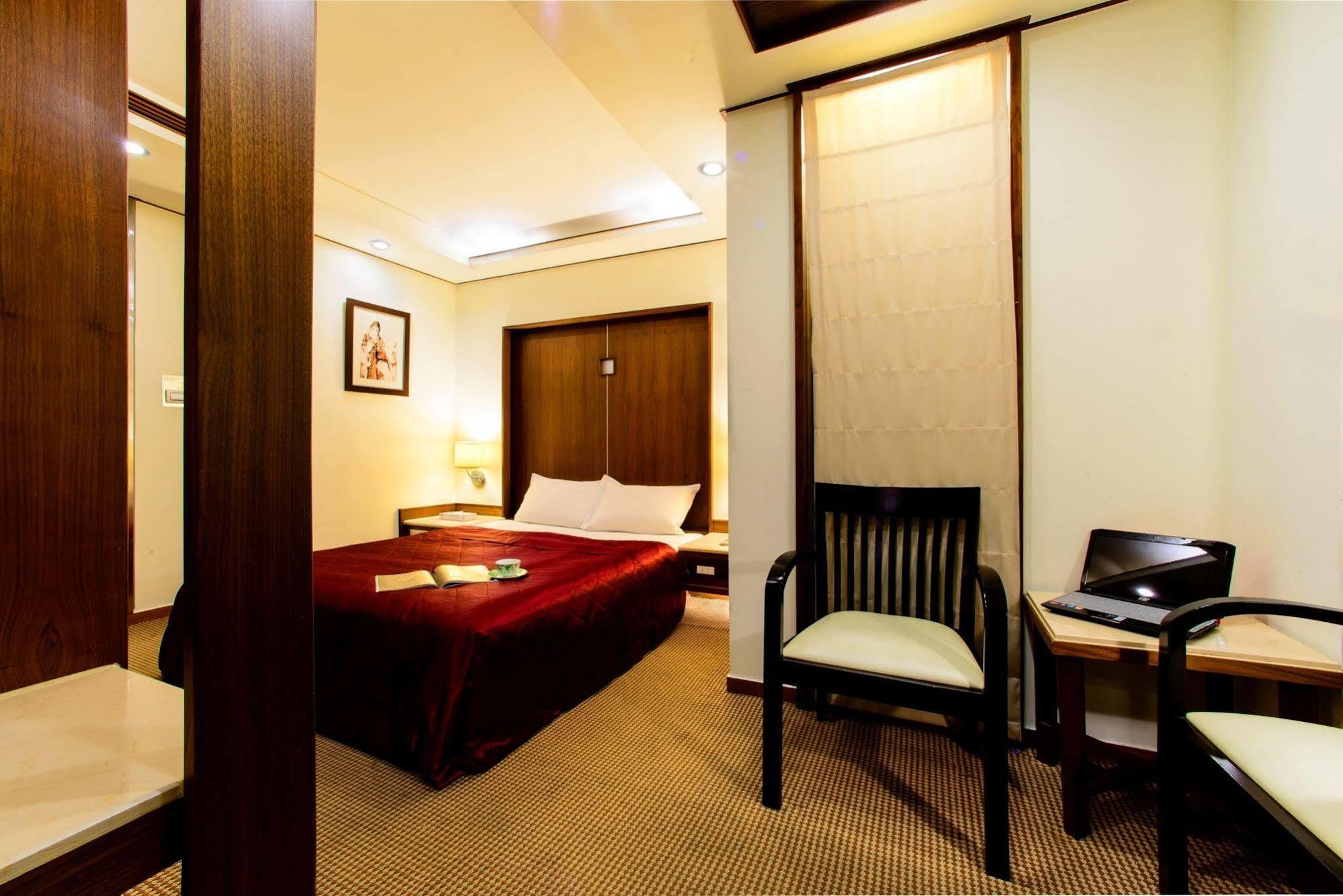 Kao Yuan Hotel - Zhong Shan Taichung Exteriör bild